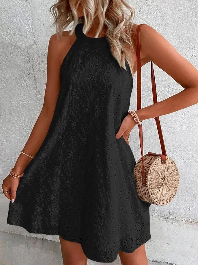 Vestido Curto com Detalhes Bordados
