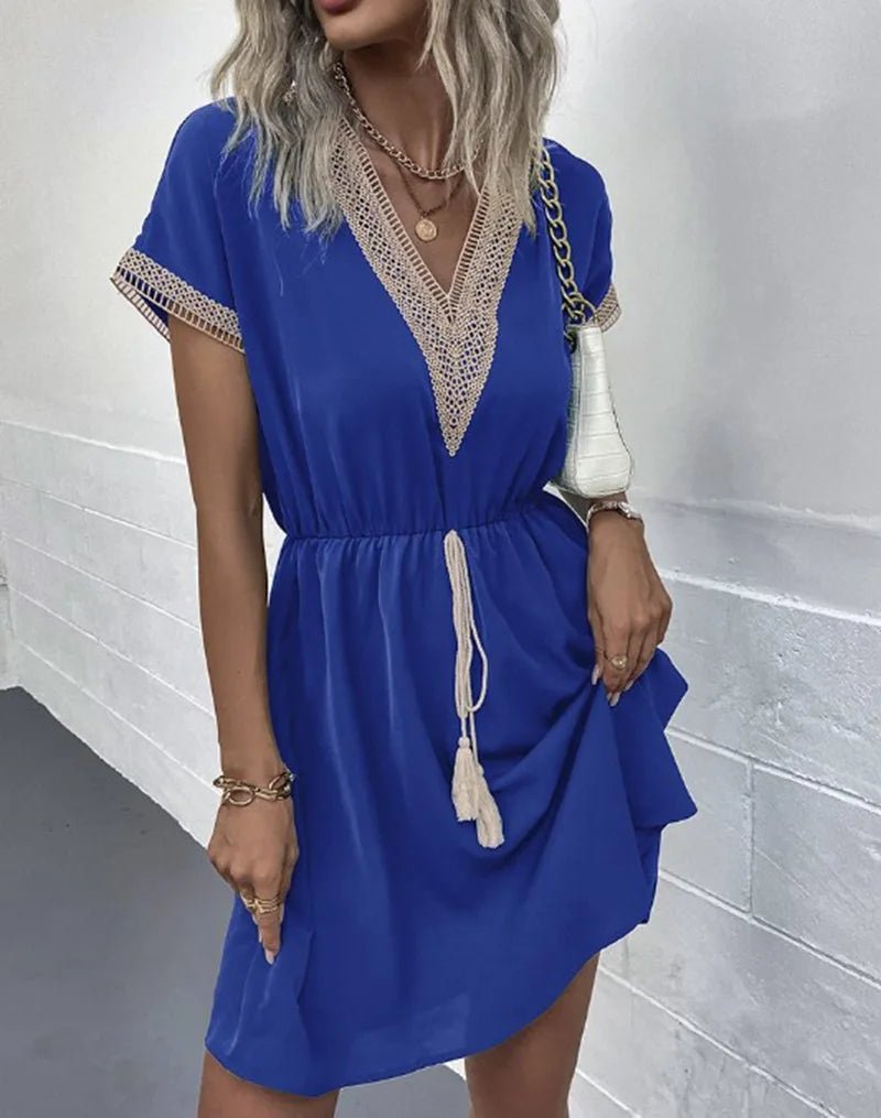 Vestido Curto de Renda com Gola V - Vennanci